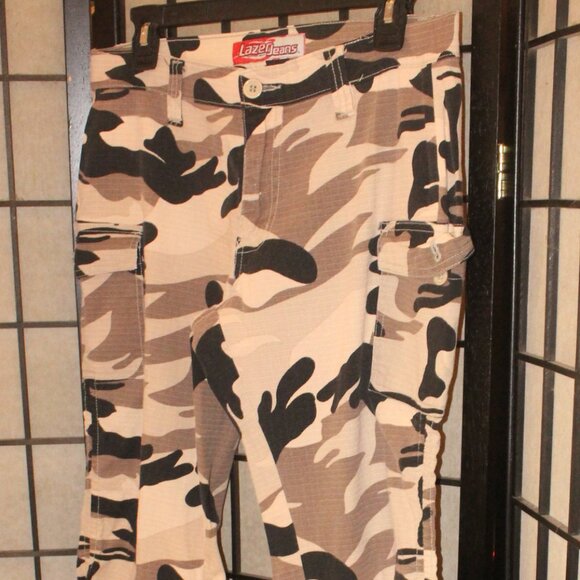 Women’s Vintage Pants - Y2K Low Rise Camo Pants/Capris 2000s Lazer Jeans sz. 13 - Picture 3 of 8